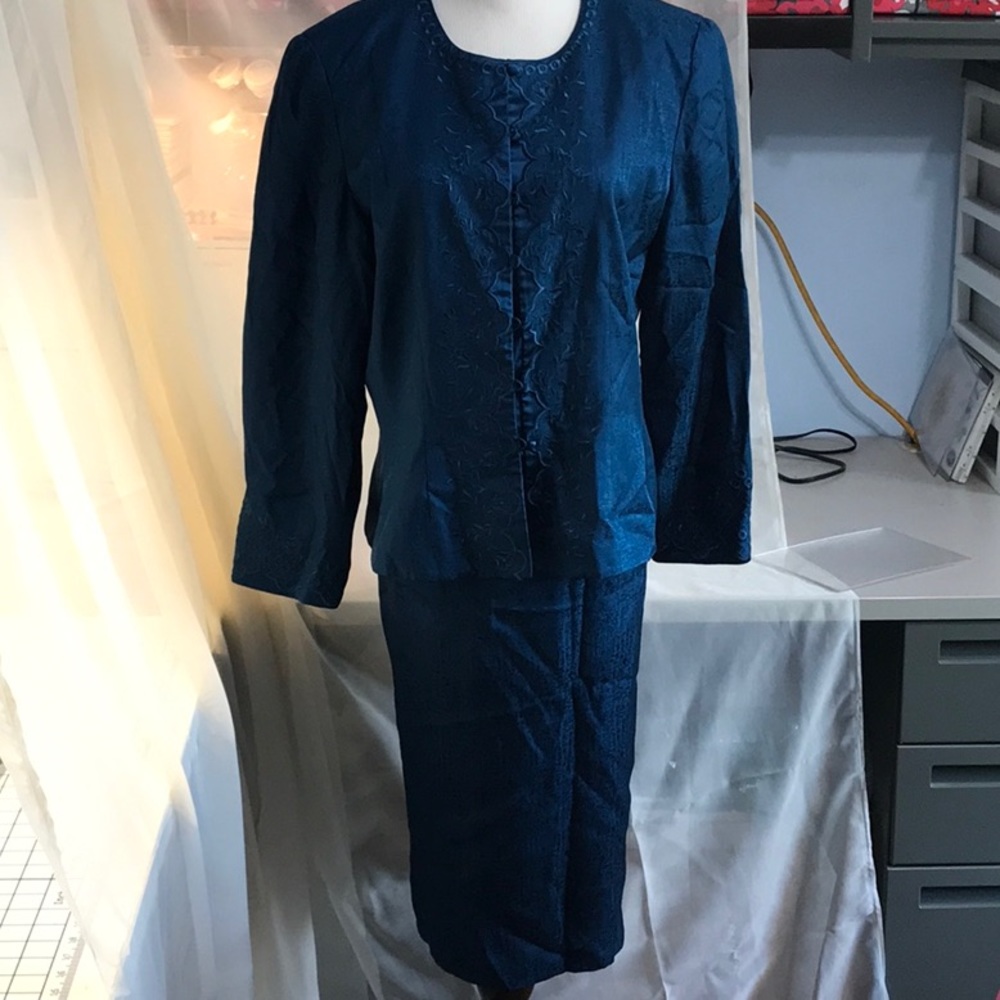 Two piece skirt n blazer